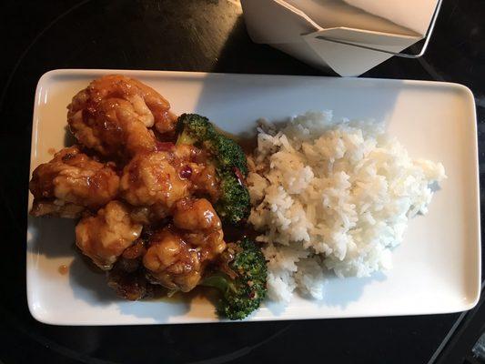 General Tso Shrimp ( I put half a portion on the plate)- this dia was generous but the broccoli was a bit undercooked. All in all 4/5