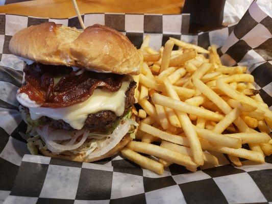 bacon cheeseburger combo (very good)