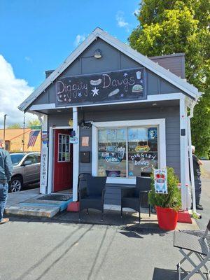 Cute little food truck!