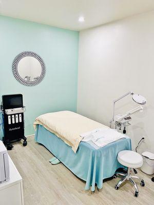 Treatment Room - Medical Spas, Weight loss, Laser Hair Removal, Body Contouring, Botox, Facials, Acne, Skin Care, Men Hair Restoration