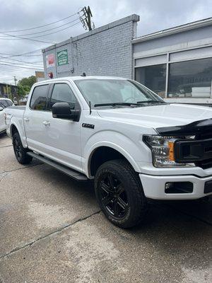 Installed a level kit and painted rims black on this f150