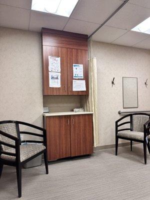 Changing/waiting area