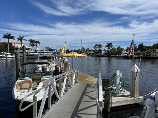 Floating fuel dock