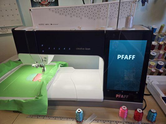 This is the Pfaff sewing machine I bought. It's a total gem!