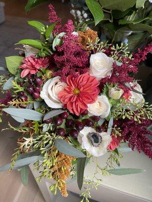 Bridal bouquet for fall wedding ceremony