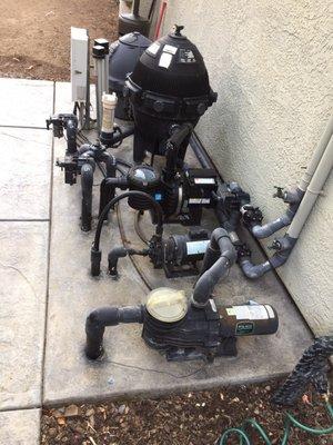 Here's the pic with the new variable speed pump in the middle. This is before the new spa jet pump.