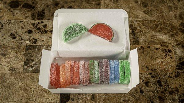 Fruit slices and other candy