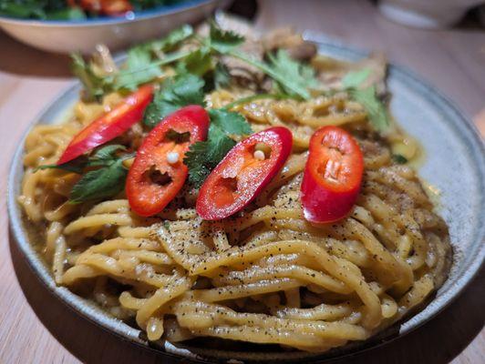 Egg noodles with chicken