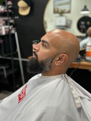 Beard trim and razor line uo