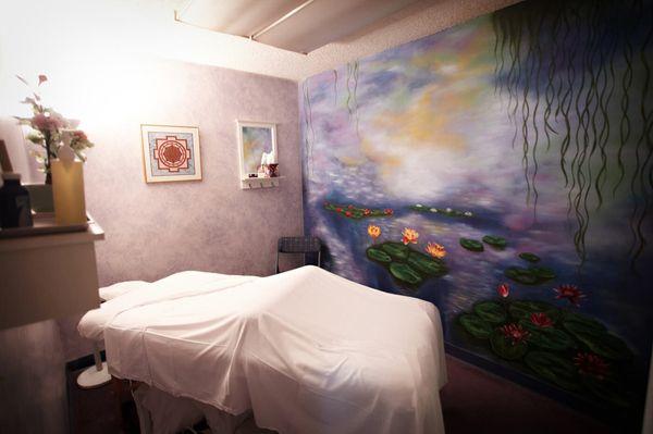 The All Elements Room
  Harmony is inspired as you gaze at the Monet-like mural. This room balances your energy, helping it to flow freely.