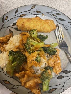 Chicken and broccoli over white rice with Roast Pork Egg Roll (1)