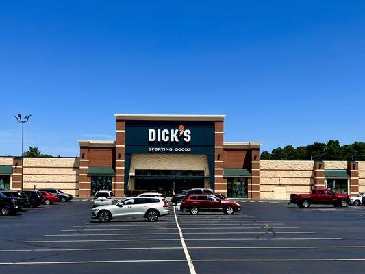 New store in burr corners plaza