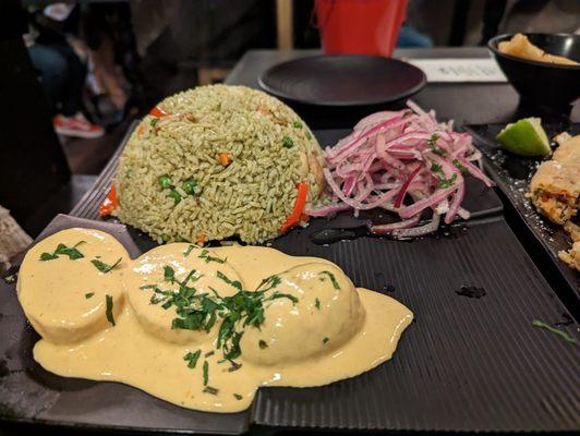 Arroz con Pollito y Huancaina