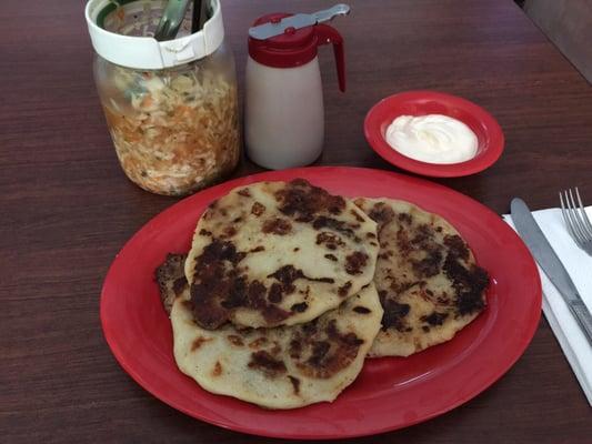 3 pupusas revueltas