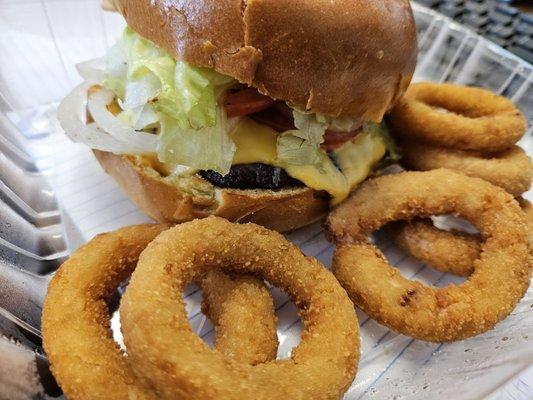 California cheeseburger with onion rings