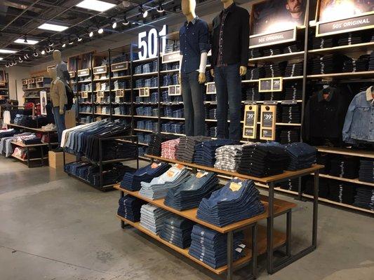 Levi's Dolphin Mall  - February 2016. Remodeled location!