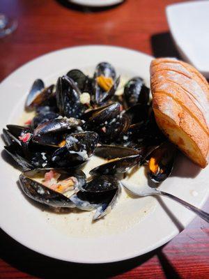 Blue cheese mussels