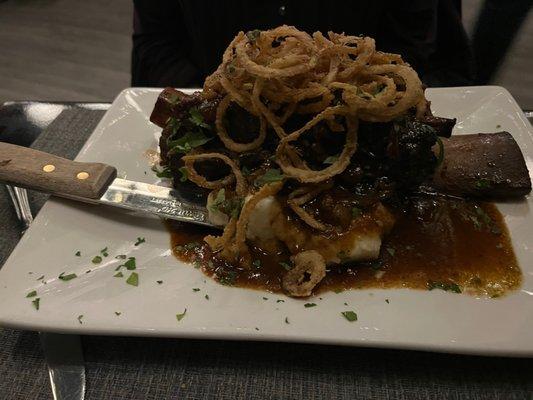 Dec 22 - Short rib w/ mashed potatoes & crispy onions.  4/5- very saucy - ask for sauce on side.