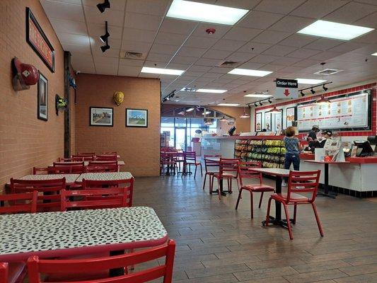 Dining area, very clean