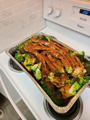 Snow crab legs, headless shrimp and black mussels with Cajun and butter garlic sauce... Red potatoes, sweet corn and broccoli