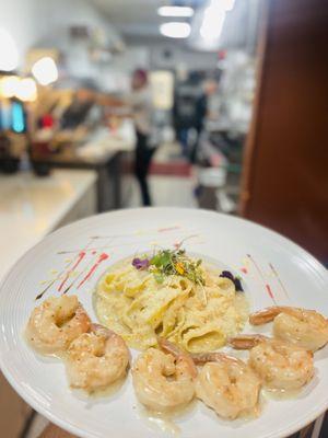 SHRIMP FETTUCCINE ALFREDO