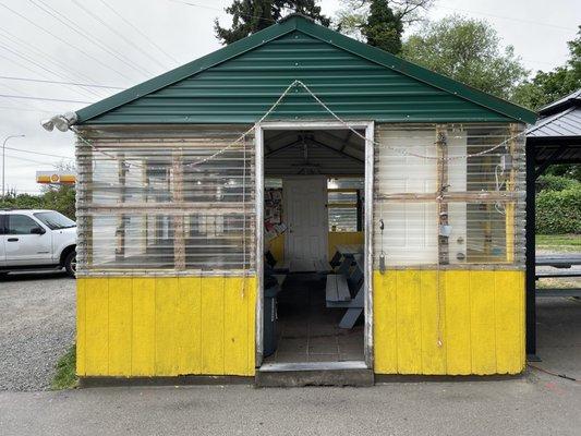 Sheltered hut