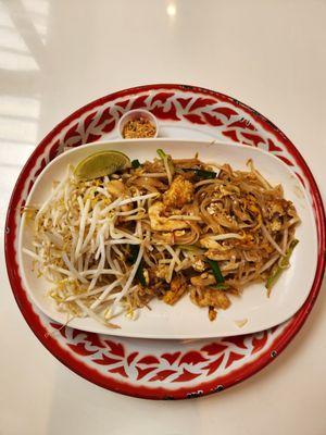 Pad Thai w/ Chicken $15.99