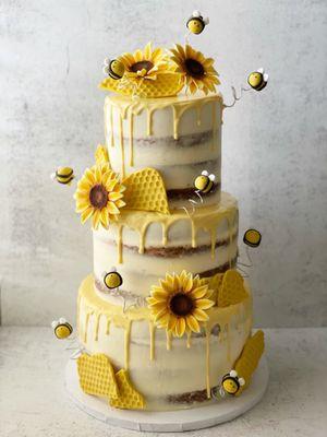 Baby shower cake Sunflower cake Mom to bee cake