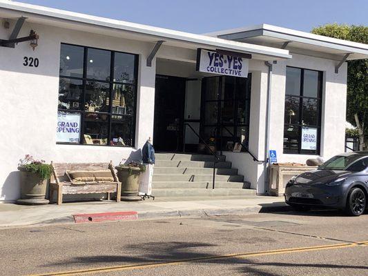 Store front from across the street on Cedros