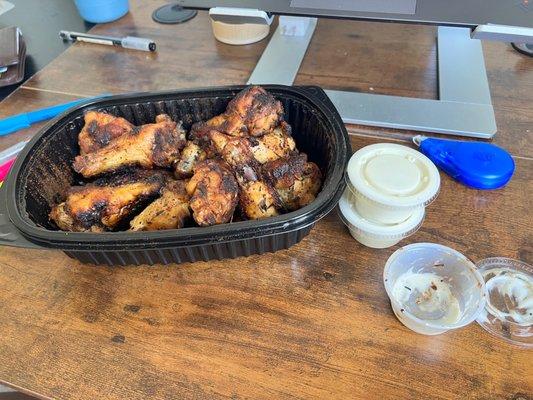 Dry rub wings (20) with blue cheese dipping sauces - to go container