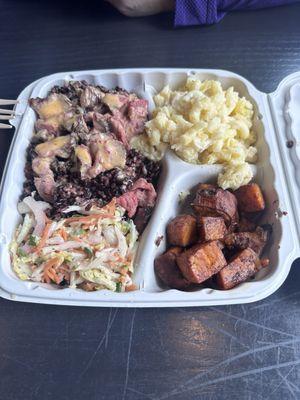 Steak Box with mac & cheese and sweet potato