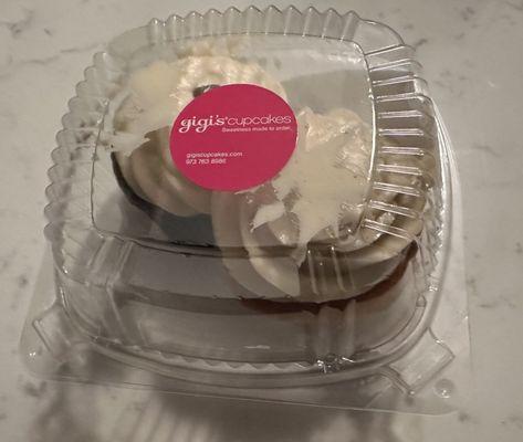 This is how I was served 2 cupcakes for $10.  Ridiculous!