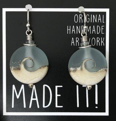 How beautiful are these lampwork glass earrings!  Look at the detail, so special.