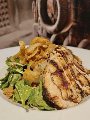 Chicken spinach salad w/ onion crisps