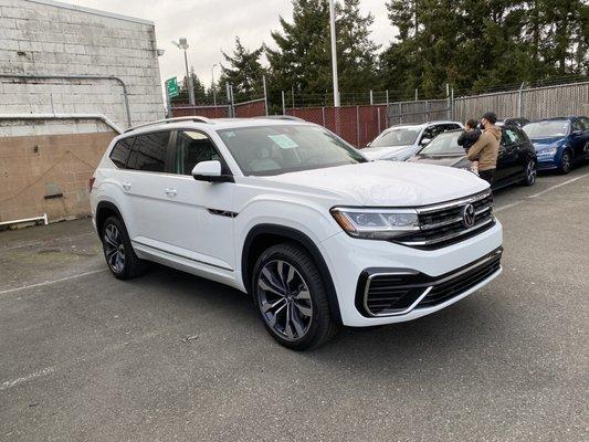 VW Atlas SEL R Line Premium