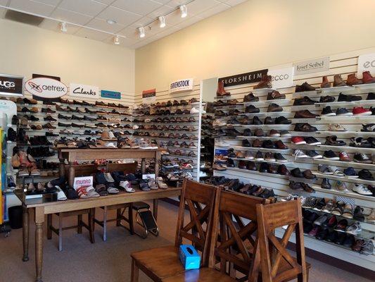 Amazing selection of brand shoes at reasonable prices !