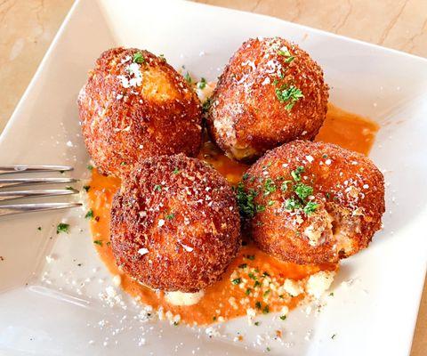 Macaroni and cheese balls - deep fried