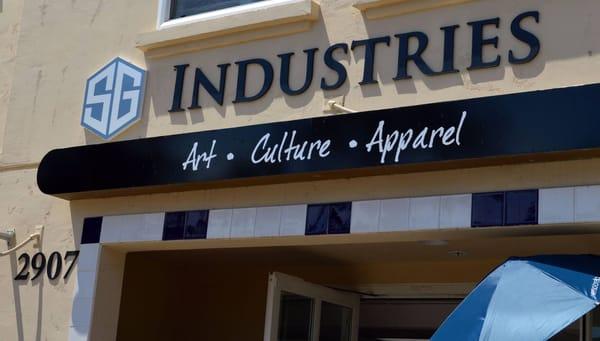 Carlsbad storefront. Right in the heart of the village next to Knockout Pizza and across from Land&Water. Come on in and shop!