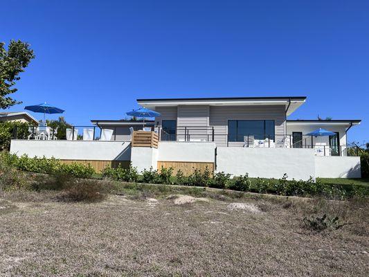 GREAT NATURAL FENCE. CLUSIAS & RED MULCH, SCHANER RESIDENCE MARCO ISLAND