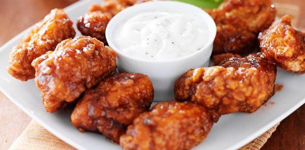 Boneless Wings, come in a 5 / 15 / 30 pieces in 6 flavors! Plain, Lemon Pepper, Barbeque, Garlic Parmesan, Mango Habanero, Buffalo