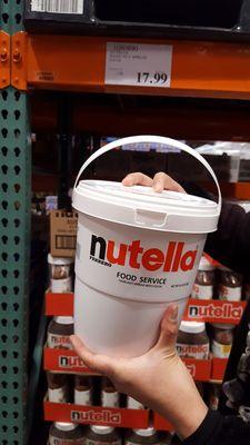 Giant jars of nutella make the world better