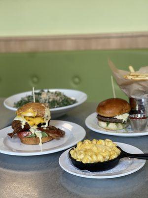 Classic mac and cheese, cluck chub, jam burger, kale caesar (Insta: @badtothebite)