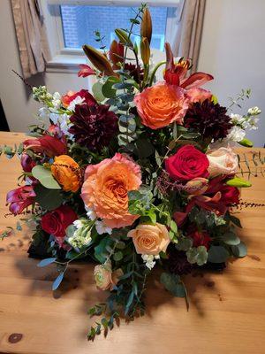 A centerpiece a few days after the weddings, still beautiful and blooming