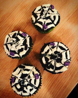 Spider web cupcakes