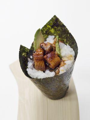 eel avocado handroll