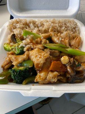 Hunan chicken with brown rice.