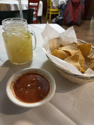 Chips, salsa and mango lemonade