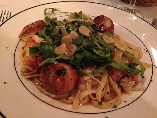 Shrimp scallop garlic arugula