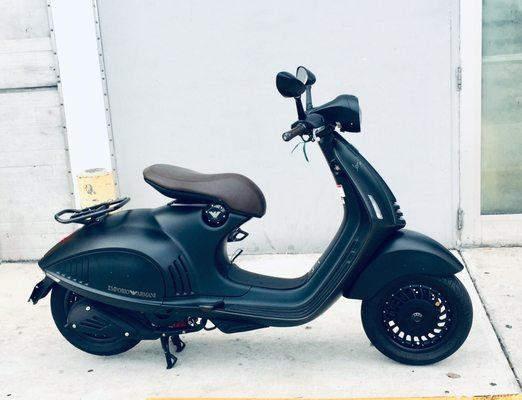 Vespa Armani - It will make the history on Design and cooperation between Italian Company.