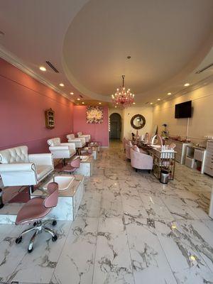 Aura beauty bar